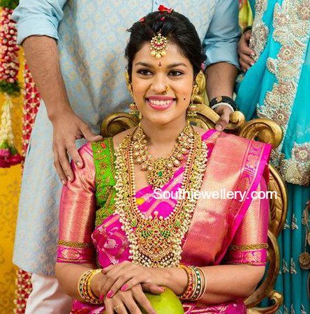 Sreeja's Pellikuthuru Function Jewellery Pellikuthuru Function, Latest Indian Jewellery, 22 Carat Gold Jewellery, Saree Bollywood, Saree Jewellery, Hindu Bride, Jewellery Indian, Om Namah Shivaya, Bridal Silk Saree