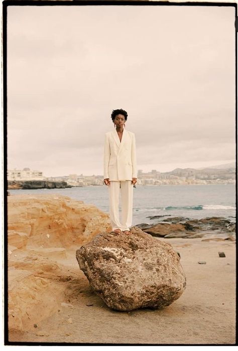 Beach Fashion Editorial, Photo Mannequin, Beach Editorial, Editorial Shoot, White Suit, Beach Shoot, Beach Portraits, Fashion Photography Inspiration, Photoshoot Concept