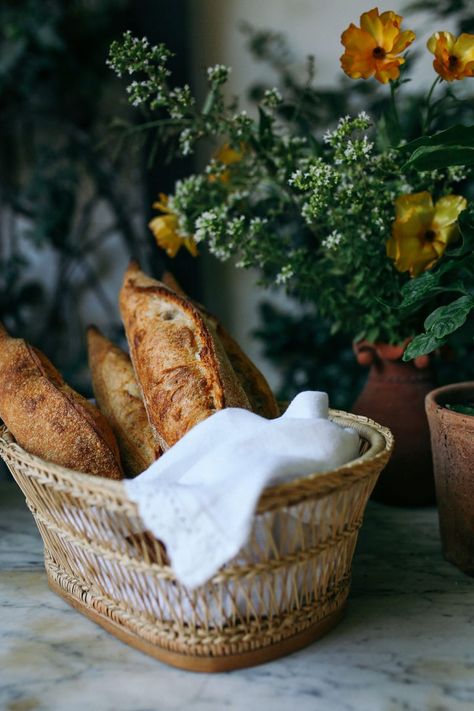 Summer Feast, Spring Garden Dinner Party, Nancy Meyers Tablescape, Farmhouse Dinner, Nancy Meyers Themed Party, Rustic Dinner Party, Summer Entertaining Food, Nancy Meyers Aesthetic Outdoor, Spring Dinner Party Menu Ideas