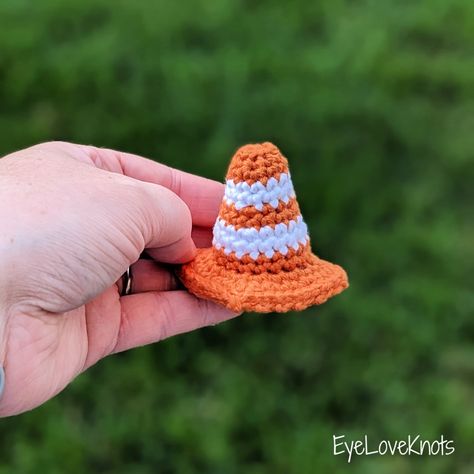 Crochet Construction Hat, Crochet Traffic Cone Pattern, Mini Hat Crochet Pattern Free, Traffic Cone Crochet Pattern, Mini Crochet Hat Free Pattern, Tiny Hat Crochet Pattern, Crochet Tiny Hat, Mini Crochet Hats, Crazy Crochet Ideas