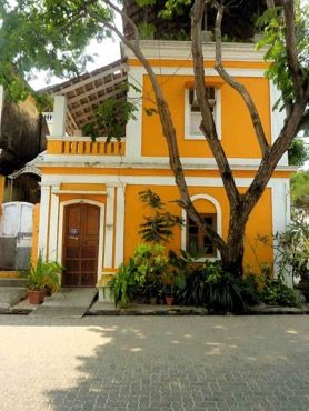 Quaint Pondicherry Beautiful House Exterior, Latin American Architecture, Luxury Villa Design, French Villa, House Paint Color Combination, India Home Decor, Indian House, Casas Coloniales, French Colonial