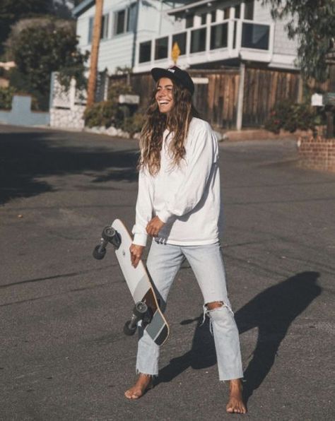 Surfer Girl Outfits, Surfergirl Style, Skater Girl Style, Surfer Girl Style, Skater Girls, Surf Style, Surfer Girl, Tomboy Fashion, Classic Outfits