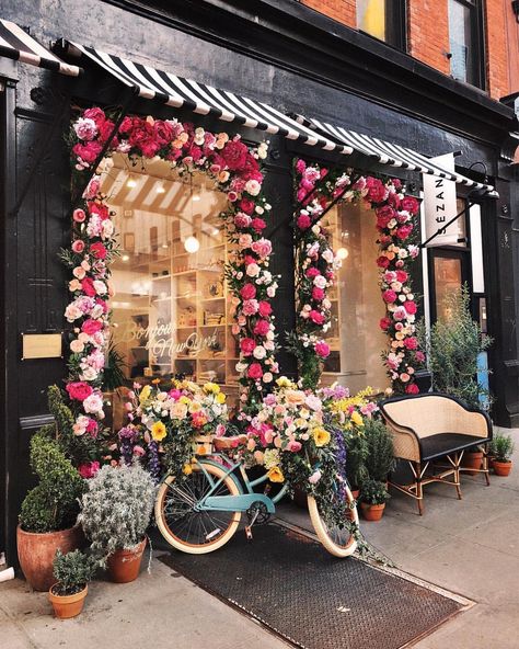 Thanks to the flowers for making the City so pretty 🌸 @sezane #love #flowers #nyc #sezane Decoration Hall, Flower Shop Interiors, Flower Shop Design, Store Concept, Flower Shops, Flower Store, Florist Shop, Coffee Shop Design, Cafe Interior Design