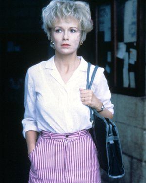 Julie Walters in the film adaptation of Educating Rita. The actor says that “people like me wouldn’t get the chance today” Julie Walters Hair, Educating Rita, Hedda Gabler, Film Night, Julie Walters, Vintage Outfit, Oscar Winners, Working Class, Classic Movies