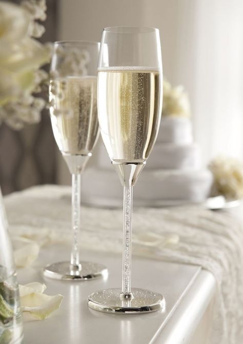 Klaroline Wedding, Champagne Cups, Champaign Glasses, Expensive Champagne, Gold Table Decor, Tiffany Bride, Wedding Post, Label Image, White Champagne