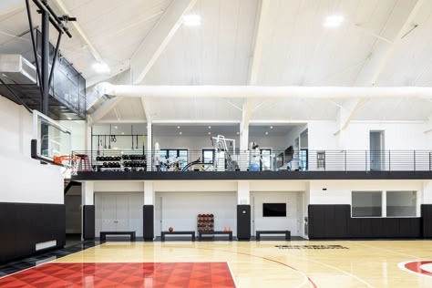 There's a Full-Size Basketball Court and a Movie Theater Inside This House Indoor Sports Court, Home Basketball Court, Dream Home Gym, Basketball Room, Basketball Gym, Indoor Basketball Court, Gym Room At Home, Cold Plunge, Indoor Basketball