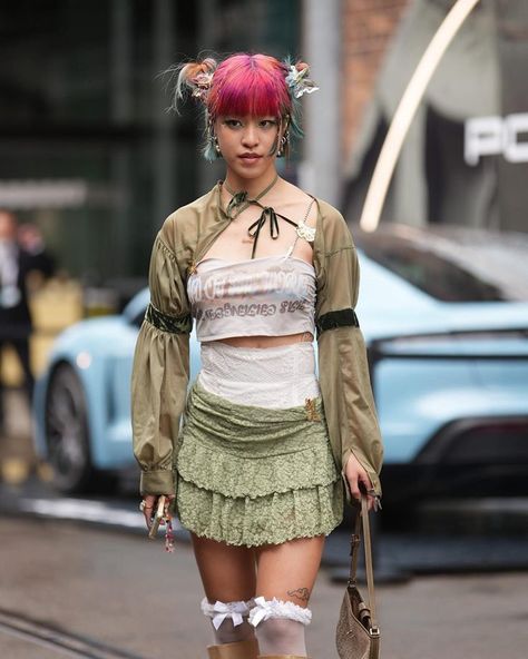 Australian Street Style, Street Style Instagram, Sydney Style, Ballerina Outfit, October Fashion, Middle Age Fashion, Asian Street Style, Style Instagram, Instagram Accounts To Follow