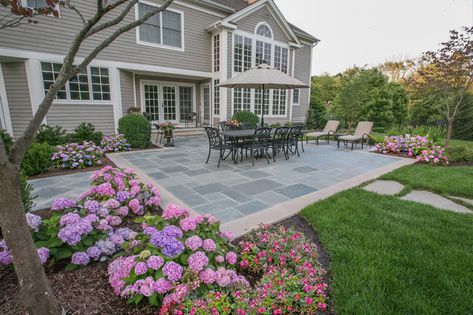 Stone Patio Designs, Lake Landscaping, Pavers Design, Back Patio Ideas, Patio Pavers Design, Bluestone Patio, Patio Pavers, Small House Design Exterior, Stone Patio