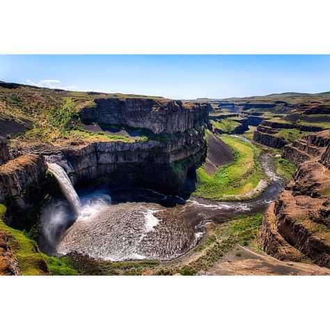 Palouse Falls - Washington, USA  I would absolutely love to see these falls for myself. My mom’s family lives in parts of Washington state so I’ve been fortunate to have visited many times. Palouse Falls has yet to be on the itinerary but visiting these beautiful waterfalls can definitely become a reality...  “Created by the Ice Age floods from glacial Lake Missoula more than 13,000 years ago, Palouse Falls is one of few active waterfall left along this massive glacial flood path.” Lake Missoula, Palouse Falls, Glacial Lake, Road Trip Across America, Pacific Nw, Washington Usa, Columbia River, Ice Age, Family Mom