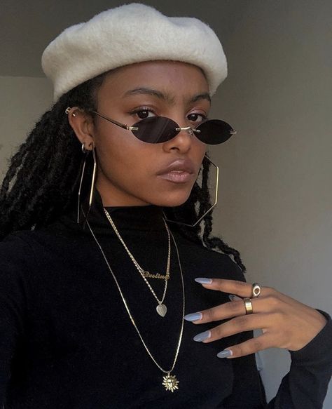 Looks Hip Hop, Sunglasses For Your Face Shape, Alternative Makeup, Looks Black, Grunge Hair, Afro Hairstyles, Mode Inspiration, Brown Skin, Round Sunglass Women