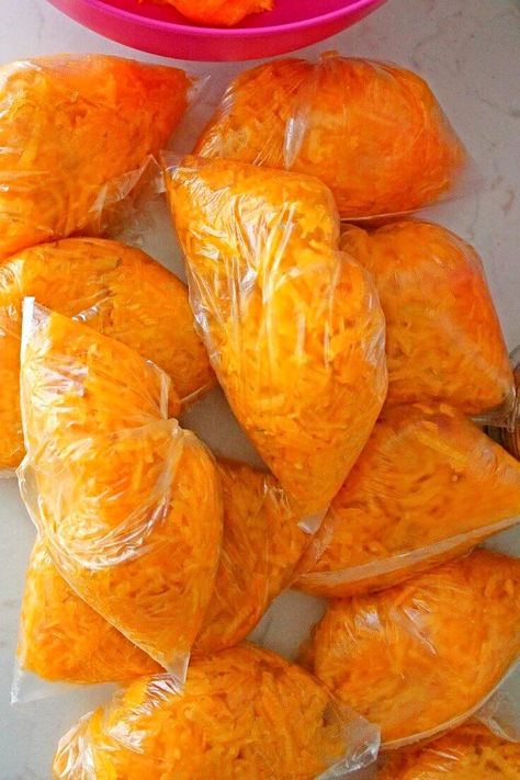 Simple way to preserve pumpkin flesh via @petroneagu Preserve Pumpkin, Freezing Pumpkin, Preserving Pumpkins, Frozen Pumpkin, Chicken Marinade Recipes, Pie Pumpkin, Long Term Food Storage, Beautiful Pumpkins, Marinade Recipes