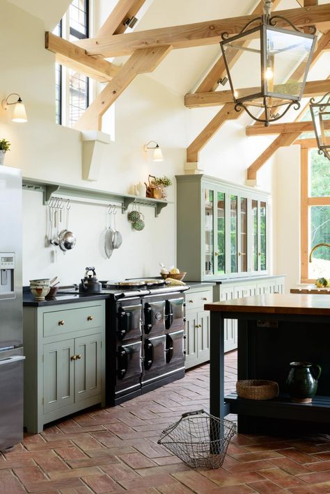 The Guildford Dairy Kitchen | deVOL Kitchens Classic English Kitchen, Alternative Flooring, Devol Kitchens, English Kitchen, English Kitchens, Style Deco, Bespoke Kitchens, Traditional Kitchen, Kitchen Wall