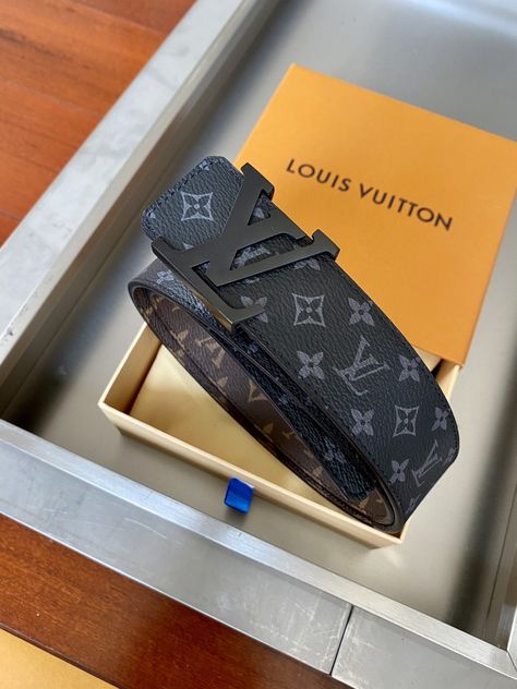 Lv Belt Men, Louis Vuitton Shoes Sneakers, Louis Vuitton Gifts, Louis Vuitton Luggage, Eyeglass Frames For Men, Expensive Jewelry Luxury, All Nike Shoes, Luxury Belts, Men Fashion Show