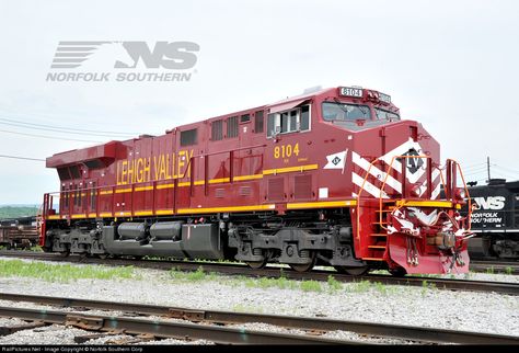 RailPictures.Net Photo: NS 8104 Norfolk Southern GE ES44AC at Altoona, Pennsylvania by Norfolk Southern Corp Altoona Pennsylvania, Water Transport, Railroad Images, Green Jobs, Southern Heritage, Train Railway, Southern Railways, Norfolk Southern, Railroad Photography