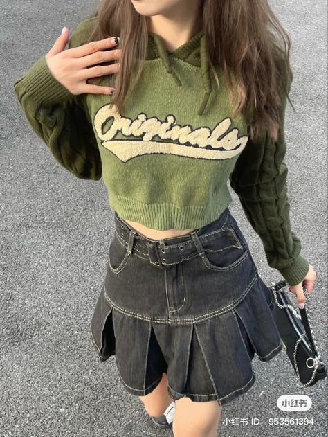 Outfit Inspo Korean, Pleated Miniskirt, Clothes Streetwear, Top Jean, Fashion Content, Korean Fashion, Skirt, Green