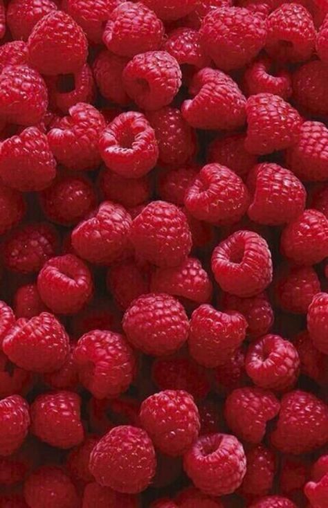 Growing Raspberries, Raspberry Plants, Types Of Berries, Fruit Wallpaper, Summer Berries, Organic Matter, Fruit And Veg, Balsamic Vinegar, Fruits And Veggies