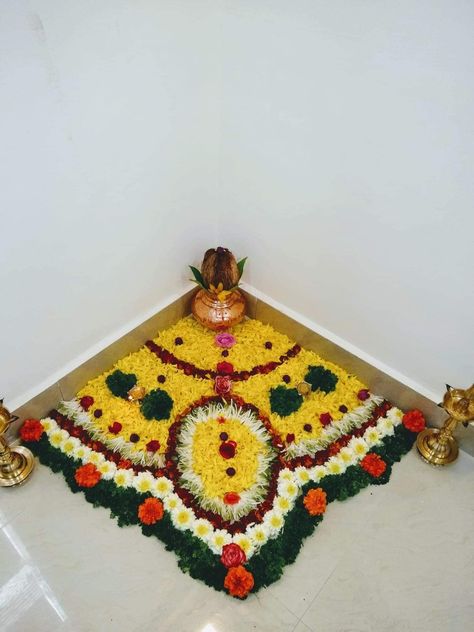 Vastu Pujan Decoration, Diwali Decoration Lights, Door Rangoli, Rangoli Flower, Decoration Things, Laxmi Puja, Pookalam Design, Pooja Decor, Pooja Decoration