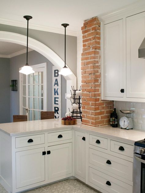 Chip and Joanna Gaines restore the classic charm of a 1927 Waco home for two returning Baylor alums, adding craftsman accents and custom updates while retaining some keynote original features. Brick Wall Kitchen, Small White Kitchens, Brick Cottage, Cottage Kitchen Design, Small Cottage Kitchen, Brick Kitchen, A Brick Wall, Classic Kitchen, White Kitchen Design