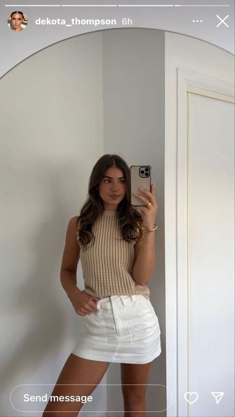 Skirt Outfits Sweater, White Mini Skirt Outfit Summer, Casual Daytime Outfits, White Mini Skirt Outfit, Linen Skirt Outfit, Mini Skirt Outfits, Fits Summer, Mommy Outfits, 2024 Outfits