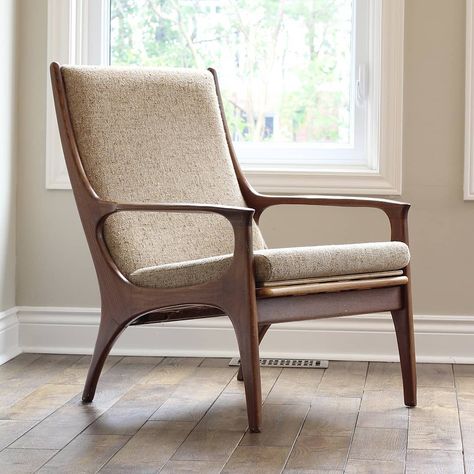 DECADEFIVEFURNITURE™’s Instagram photo: “Another easy chair by R. Huber with a completely different vibe. The solid teak frame is full of curves and those sculpted arms...😍 The…” Drawing Room Chairs, Sofas Design, Mcm Chair, Sofa Outdoor, Sculpted Arms, Furniture Design Inspiration, Easy Chairs, Hms Victory, Sofa Chairs