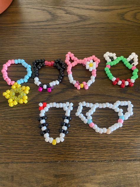 How To Make Sanrio Bracelets, Sanrio Jewelry Diy, Bracelet Ideas Sanrio, Sanrio Beaded Rings, Sanrio Rings Beads, How To Make Hello Kitty Bracelet, Kuromi Ring Beads, Sanrio Beaded Bracelet, Sanrio Kandi Bracelets