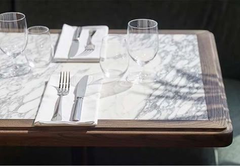 Marble Top Restaurant Table, Marble Table Restaurant, Restaurant Dining Table, Italy Restaurant, Restaurant Table Tops, Luxury Sofa Living Room, Upholstered Banquette, New York Bar, Glamorous Interiors