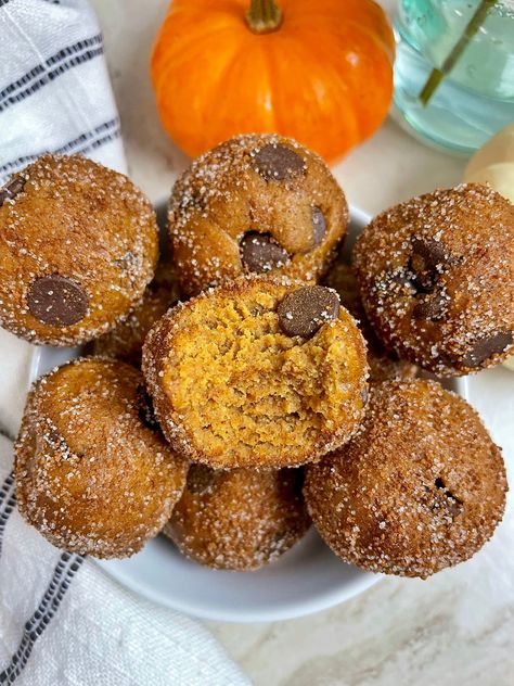 These pumpkin cookie dough bites are an easy, no-bake treat perfect for Fall. Make these to store in your fridge for a quick snack at home or for on the go. Pumpkin Cookie Dough, Snack At Home, Healthy Food Swaps, Quick Treats, Pumpkin Cookie, Cookie Dough Bites, Pumpkin Chocolate Chip Cookies, Pumpkin Spice Syrup, Edible Cookies