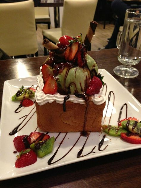 Yummy Brick Toast, Drinks Aesthetic, Honey Toast, Bread Salad, Bread Toast, Vanilla Chocolate, Asian Desserts, Cafe Food, Food Cravings