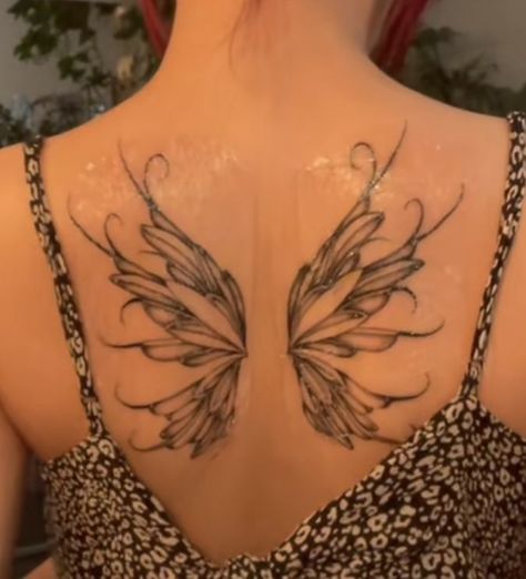 Fairy Wing Tattoos, Tattoo Ideas Inspiration, Spine Tattoo Ideas, Tattoo Minimal, Stylist Tattoos, Cute Tattoos For Women, Spine Tattoo, Tattoo Feminina, Dainty Tattoos