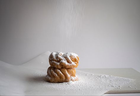 #donut #sugar #baked #pastry #photography #foodphoto #food #powderedsugar #tasty #sweet #white Pastry Photography, Rose Comforter, Flower Duvet Cover, Flower Duvet, Tulips Art, Lemon Tea, Food Photo, Dried Flowers, Donuts