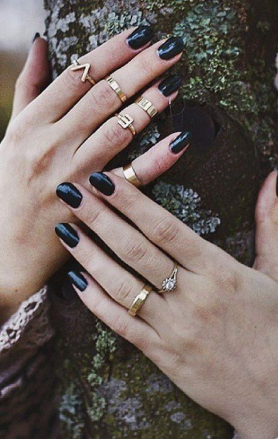 13 real-girl ways to style your rings. Environmental Crisis, Stiletto Shaped Nails, Wear Rings, Middle Finger Ring, How To Wear Rings, Multi Ring, Index Finger Rings, Simple Band, Paper Earrings