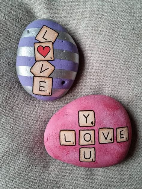 Rock Painting Ideas For Valentines Day, Rock Painting Ideas Purple, Love Rock Painting Ideas, Unique Rock Painting Ideas, Round Rock Painting Ideas, Hearts On Rocks, Simple Rock Painting Ideas For Beginners, Easy Things To Paint On Rocks, Cute Rock Painting Ideas Easy