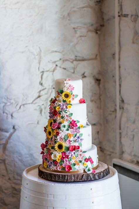 Cake Tv Show, Wedding Cake With Flowers, Colorful Wedding Cakes, Cake With Flowers, Floral Wedding Cakes, Chocolate Wedding Cake, Tiered Cake, Amazing Wedding Cakes, Fall Wedding Cakes