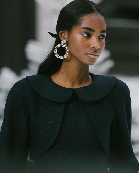 Closeup @chanelofficial Tami Williams, Fashion Models, Close Up, Chanel, Models, Instagram Photos, Hair, On Instagram, Beauty