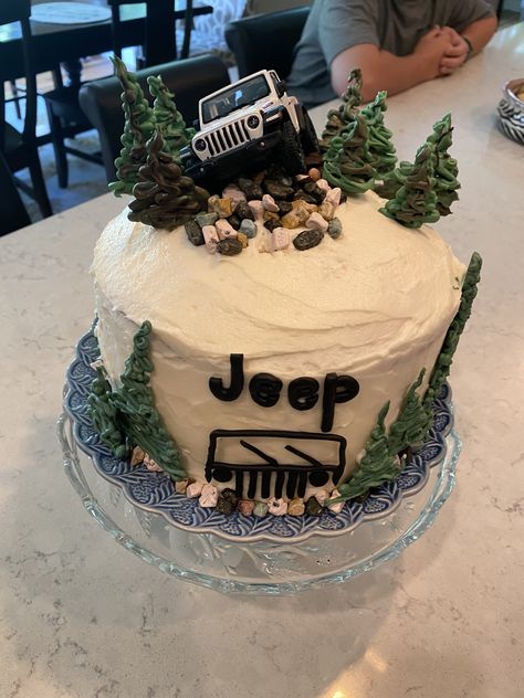 Side By Side Birthday Cake, Jeep Wrangler Birthday Party, Jeep 1st Birthday Party, 4x4 Cake Ideas, Jeep First Birthday Party, Off Road Party Theme, Jeep Birthday Party Ideas, Jeep Party Ideas, Off Road Birthday Party Ideas