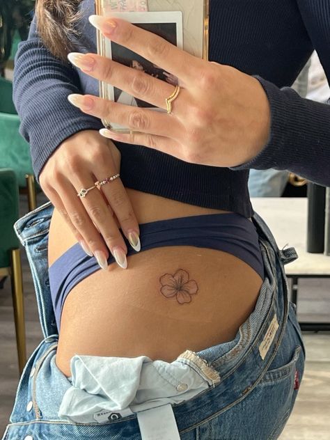 Dainty Hibiscus Tattoo, Hawaiian Flower Tattoo Designs, Flattering Tattoos, 2 Flowers Tattoo, Quarter Sized Tattoos, Small Hibiscus Tattoo, Tattoo Ideas Female Hip, Minimal Tatoo, Simplistic Tattoo