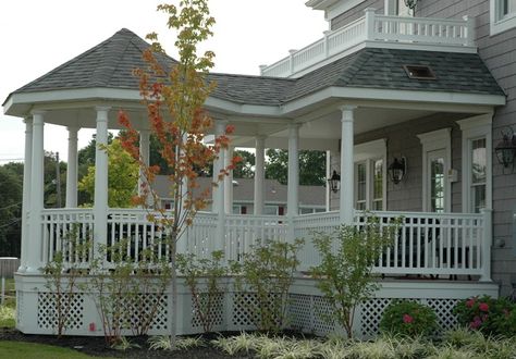 Beautiful porch/gazebo. Wrap Around Screen Porch, Gazebo Front Porch, Screened In Gazebo, Corner Gazebo, Porch Gazebo, Gazebo Roof, Victorian Porch, Backyard Walkway, Gazebo Plans