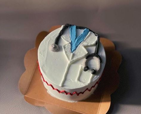 Bento Cake For Doctor, Doctor Cake Ideas Birthday, Dr Cake Ideas, Medical Cake Ideas Doctors, Doctor Cake Ideas, Doctor Cake Design, Medical Cake, Farewell Cake, Doctor Cake