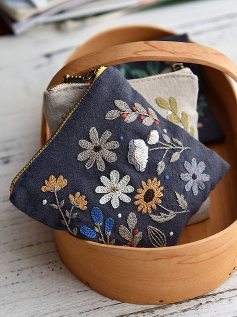 Purse Embroidery, Fabric Coin Purse, Embroidery Purse, Botanical Embroidery, Basic Hand Embroidery Stitches, Handmade Fabric Bags, Sewing And Embroidery, Beginner Embroidery Kit, Beginner Sewing