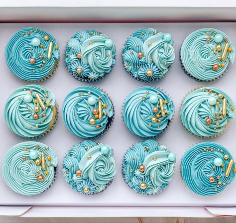 Teal And White Cupcakes, Blue Frosted Cupcakes, Teal Birthday Decorations, Light Blue Cupcakes, Retirement Cupcakes, Cupcake Azul, Moana Cupcakes, Tiffany Blue Cupcakes, Turquoise Cupcakes