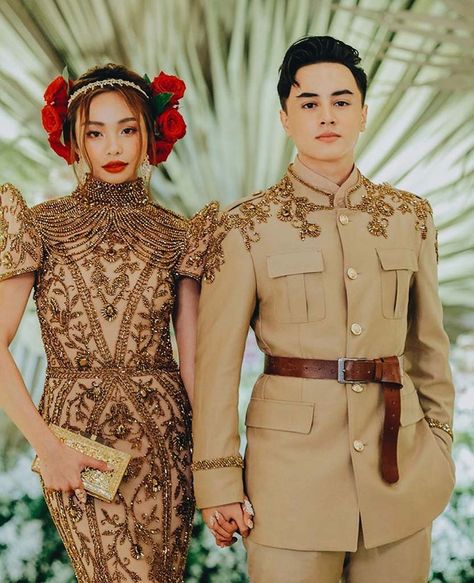 How These Filipino Designers Reimagined Modern Filipiniana At The ABS-CBN Ball 2019 Modern Filipiniana Gown, Modern Filipiniana Dress, Filipiniana Wedding, Filipino Clothing, Filipino Wedding, Filipino Fashion, Filipiniana Dress, Philippine Art, Philippines Culture