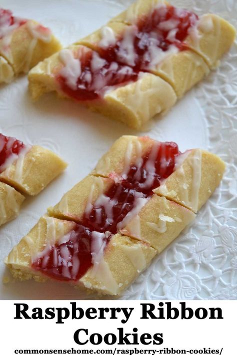 These rasoberry ribbon cookies are rich, buttery cookies are filled with seedless raspberry jam, and topped with a drizzle of icing. They're one of our favorite Christmas cookie recipes. Seedless Raspberry Jam, Ribbon Cookies, Jam Bars, Low Sugar Jam, Raspberry Bars, Raspberry Cookies, Jam Cookies, Raspberry Recipes, Filled Cookies