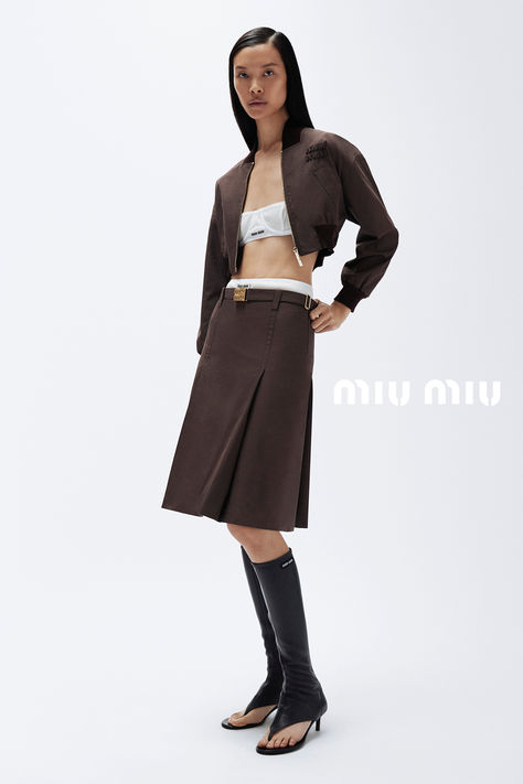 Playing with proportion, shirts, jackets and micro-skirts and -shorts are abbreviated. Safari dresses, jackets and slashed skirts in desert shades are paired with simple cotton jersey tanks, embroidered with the Miu Miu logo. Outrageous Fashion, Jacket Outfit, Boutique Online, Fashion Images, Fashion Stylist, Skirt Outfits, Kendall Jenner, Classy Outfits, Miu Miu