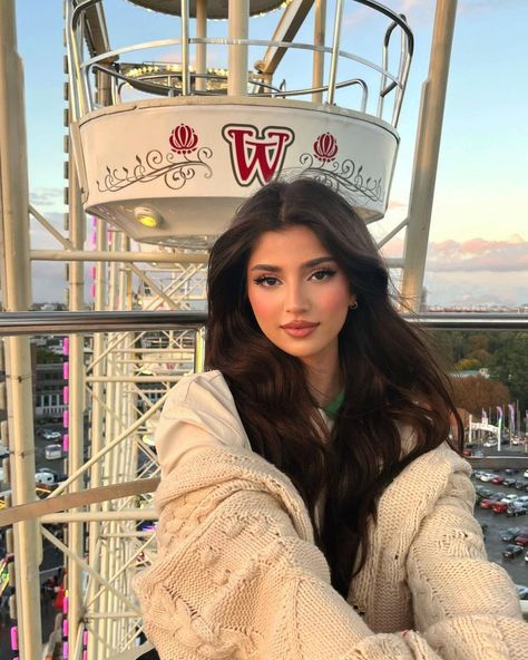 POV: You’re riding the Ferris wheel with me | Instagram post from RASHAN MH (@rashan.mh) Ferris Wheel Selfie, Rashan Mh, Glam Hair, Brunette Girl, Baddie Hairstyles, Popular Hairstyles, Story Instagram, Selfie Poses, Poses For Pictures