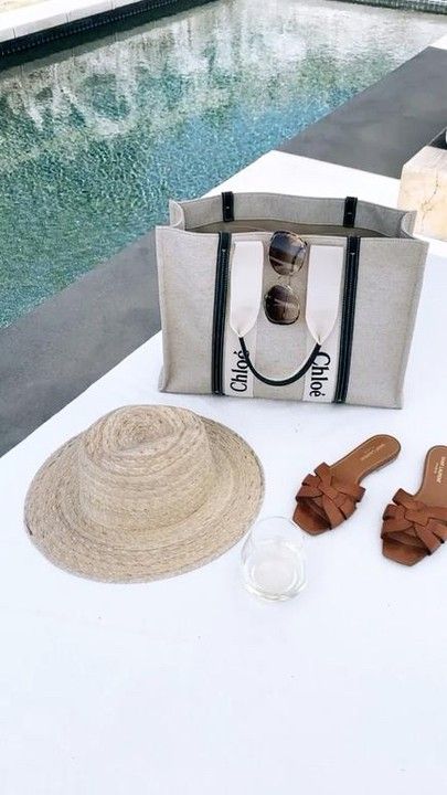 Chloe Beach Bag, Beach Bag Outfit, Sandals Aesthetic, Beach Trends, Beach Fit, Beach Sunset Wallpaper, Vacay Vibes, Insta Inspiration, Tote Outfit