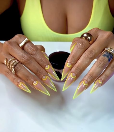 Orange Stiletto Nails Designs, Yellow Stiletto Nails, Stiletto Nails Designs Unique, Noriker Horse, Stiletto Nail Designs, Nails 2025, Nails Designs Ideas, Acrylic Nails Stiletto, Stilleto Nails Designs