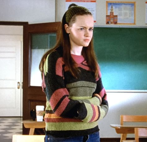 S1E18 “The Third Lorelai” Rory Gilmore Crochet, Chilton Rory, Gilmore Girls Lane, Gilmore Style, Gilmore Girls Outfits, Gilmore Girls Seasons, Mary Jane Watson, Alexis Bledel, Girls Fall