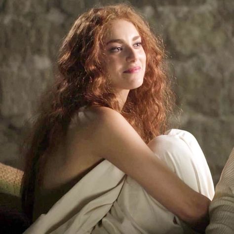 Picture of Miriam Leone Miriam Leone, Red Hair Boy, Medici Masters Of Florence, Beautiful Freckles, Medieval Woman, Celtic Goddess, Madding Crowd, Period Movies, Anatomy For Artists