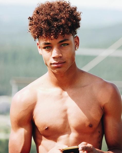 😍😍😍😍 Corey Campbell, Bad Hairline, Lightskinned Boys, Mixed Guys, Light Skin Men, Boys With Curly Hair, Cute Black Guys, Corte De Cabelo Masculino