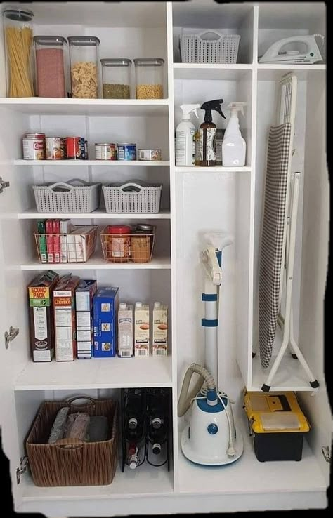 Balcon Mic, Cleaning Cupboard, Laundry Cupboard, Cleaning Closet Organization, Utility Room Storage, Utility Room Designs, Light Floors, Utility Closet, Kitchen Ideas Dark Cabinets